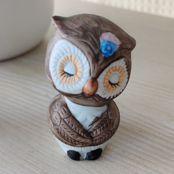 Vintage1960's- 1970's Salt and Pepper Cute Brown Owl Ceramic Shakers - Picture 7 of 10